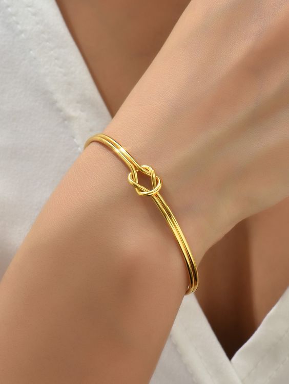 Knot cuff