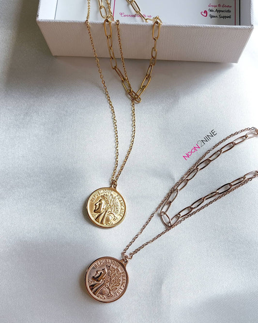 Coin link layer neckpiece