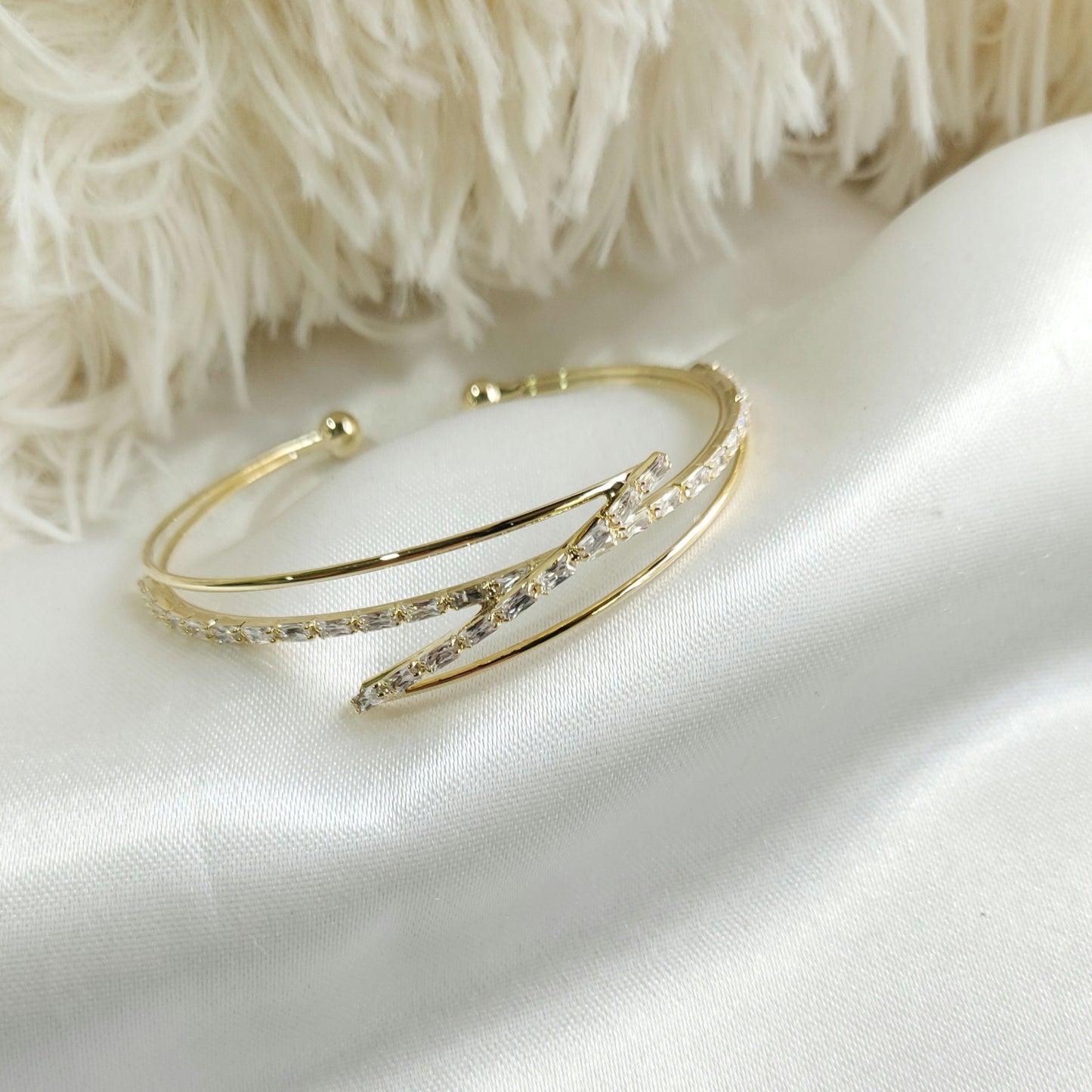 GLAMzey Cuff