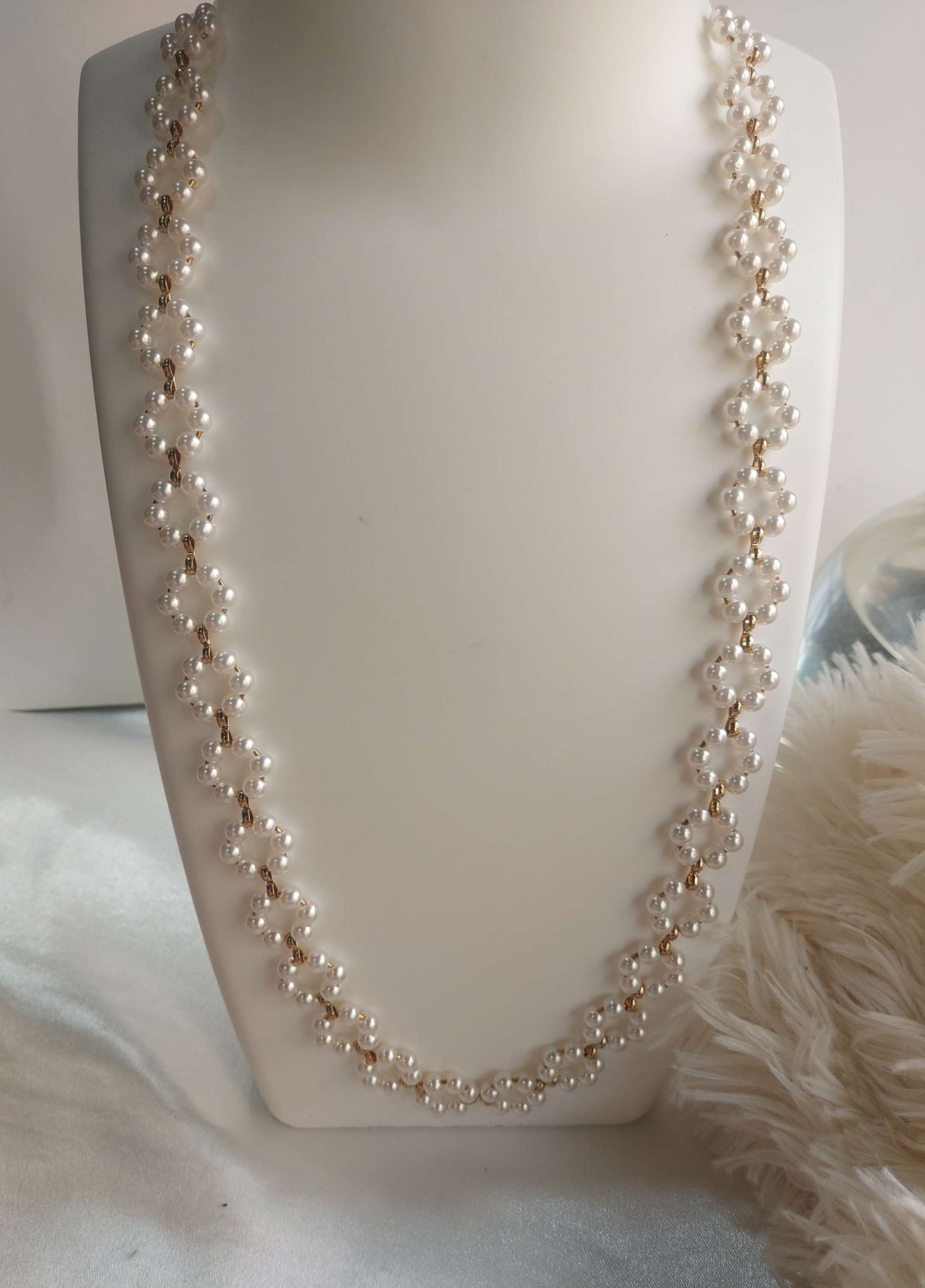 Faux pearl neckpiece