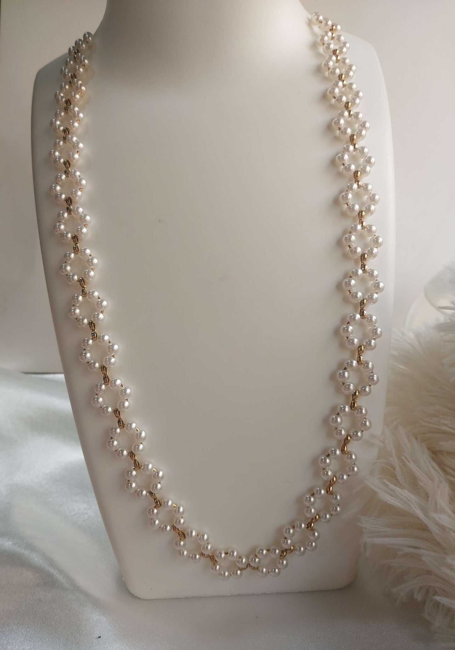Faux pearl neckpiece