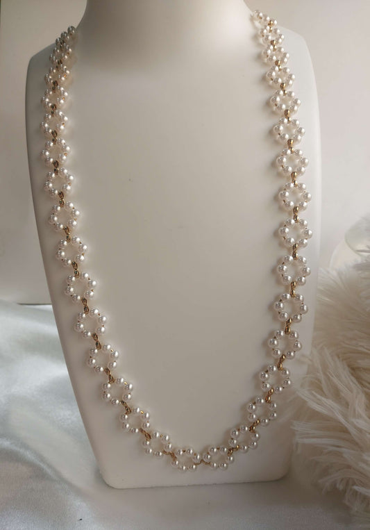 Faux pearl neckpiece