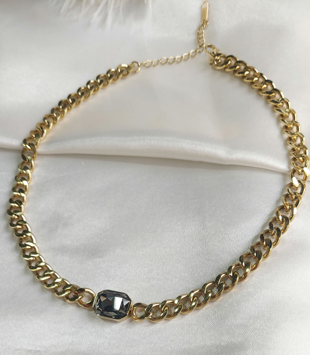 Large Link choker with Grey Sapphire stone